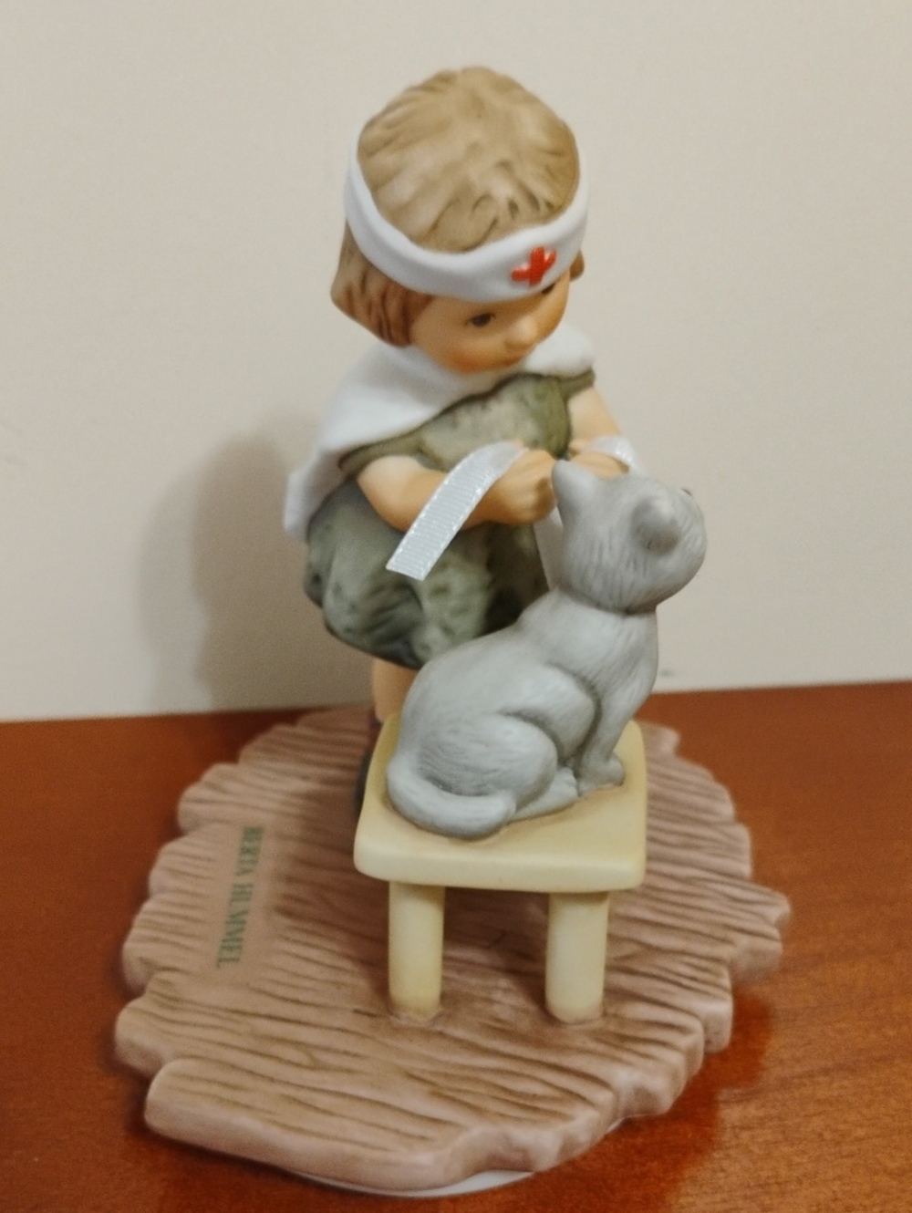 Goebel 1996 Porcelain Tender Loving Care By Berta Hummel - Picture 6 of 10